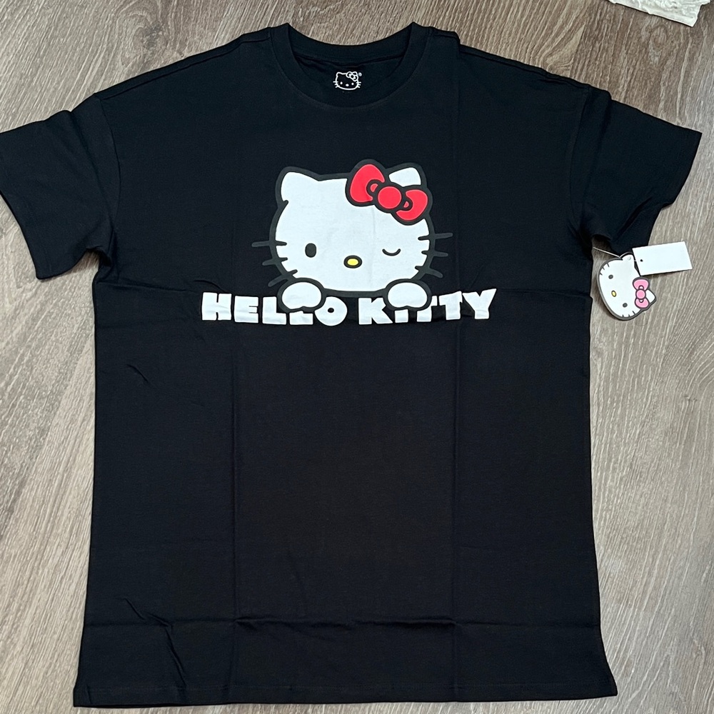 🌟 2/$30 🌟 Hello Kitty Black Tee with Red Bow